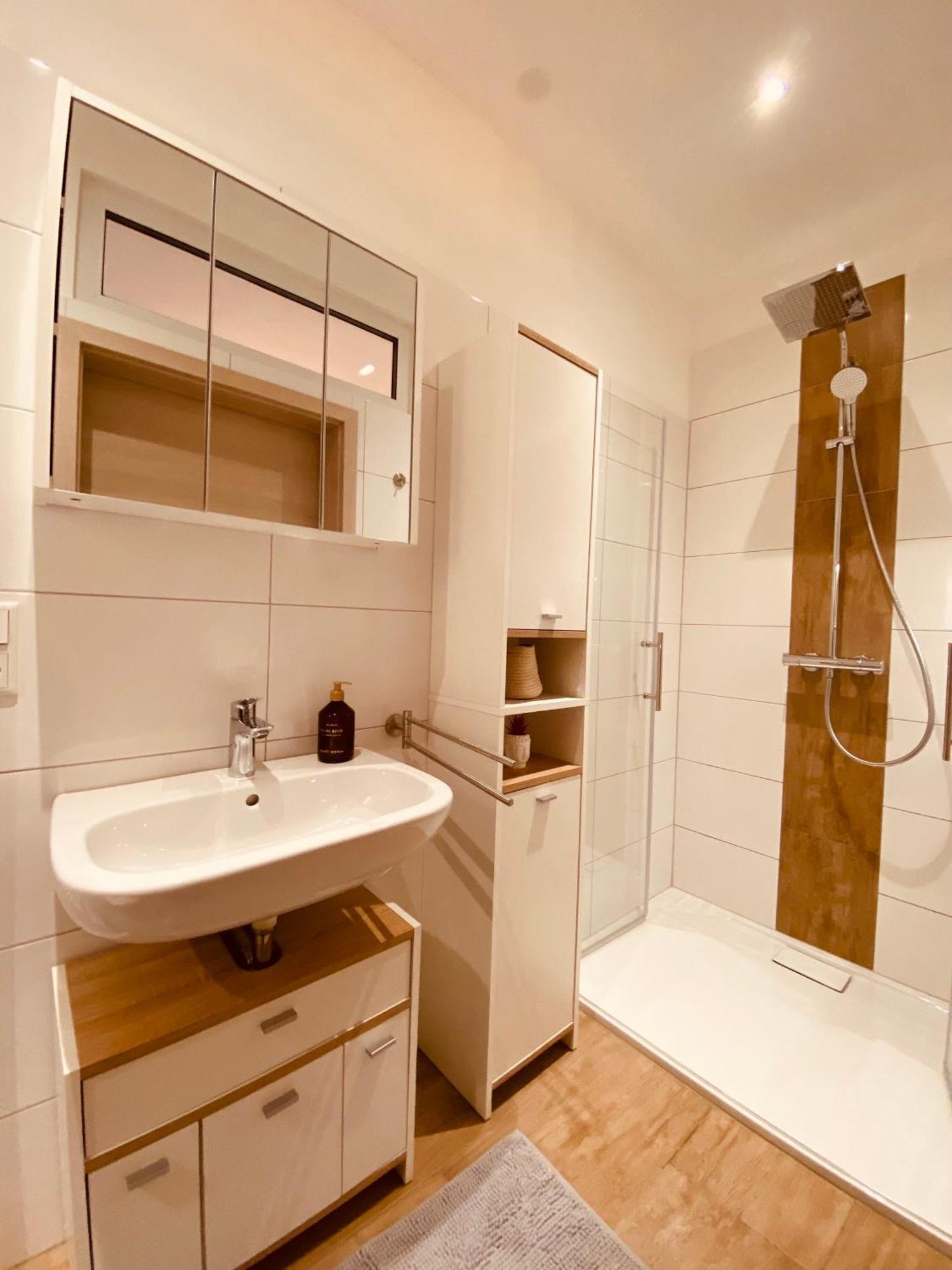 Hochwertige Ferienwohnung Mit 7Qm Balkon, Netflix, Kaffeeautomat, Rainshower Bad Цвиккау Экстерьер фото