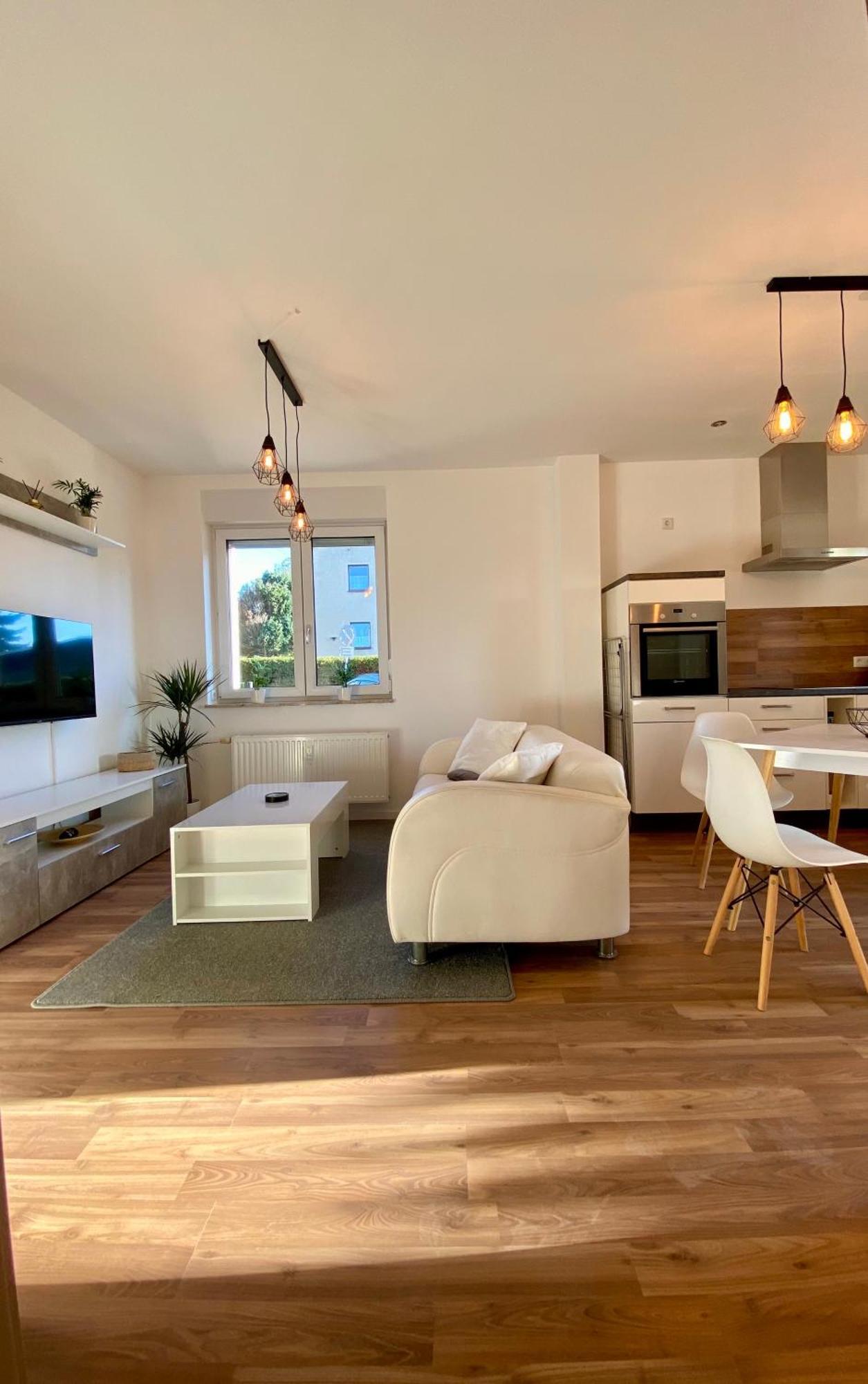Hochwertige Ferienwohnung Mit 7Qm Balkon, Netflix, Kaffeeautomat, Rainshower Bad Цвиккау Экстерьер фото